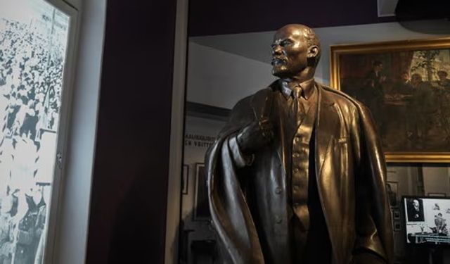 Savaş sanata da sıçradı! Elveda Lenin, hoş geldin Nootti!
