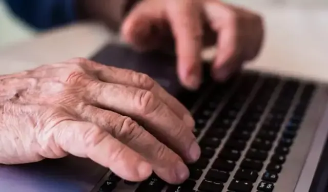 Dijital dünyayla iç içe olmak yaşlılıkta demans riskini azaltıyor