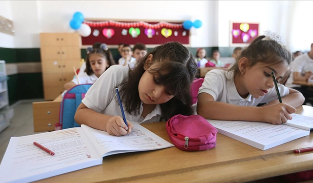 İstanbul’da 24 Nisan’da Okullar Tatil Edildi mi? Deprem Sonrası Veliler ve Öğrenciler Endişeli