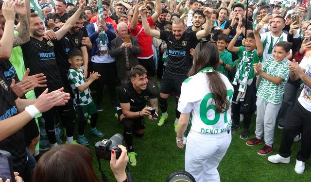 Şampiyonluk teklif getirdi! Muğlasporlu Furkan Demir'den romantik sürpriz!