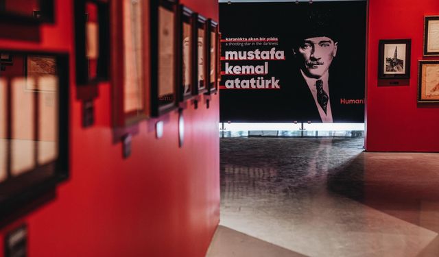 Atatürk’ün izlerini taşıyan“Karanlıkta Akan Bir Yıldız: Mustafa Kemal Atatürk” sergisi İstanbul’da ziyarete açıldı
