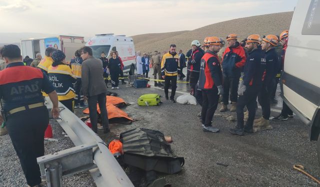 Van'da can pazarı! Feci kazada ölü ve yaralılar var