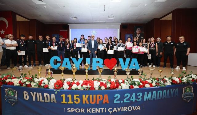 Çayırova Belediyesi Eğitim Spor Kulübü’nden kupa ve madalya yağmuru