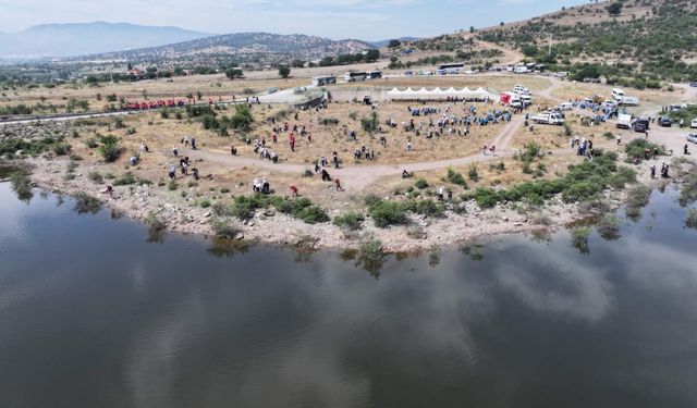 Manisa’da 500 gönüllüyle 4,5 tonluk temizlik!