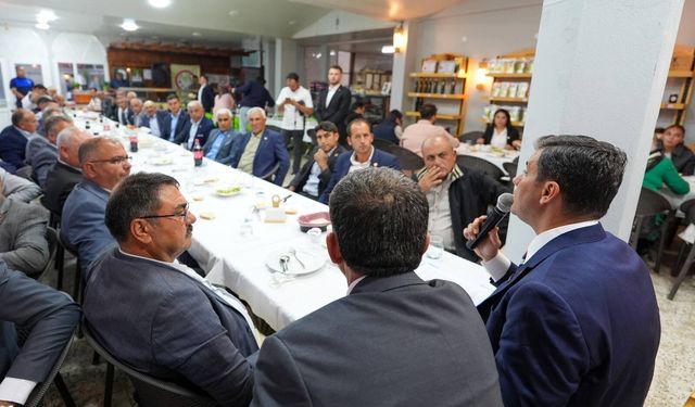 Muhtarlarla buluşan Zeyrek: Hizmette siyaset olmaz