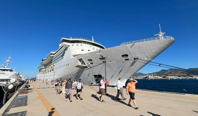 Bodrum'a turist akını: "Brilliance Of The Seas" 2 binden fazla yolcu getirdi!