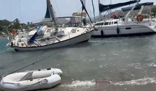 Bodrum’da fırtına alarmı: Tekneler karaya oturdu, seferler durdu!