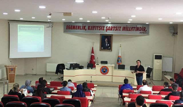 Manisa'da ilçe personellerine etik değerler anlatıldı!