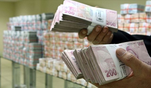 Bankalar faiz yarışında, cevabı aranan tek bir soru var: Bu faizi kim ödüyor?