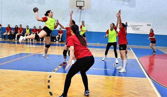 Geleceğin Milli Sporcuları İzmir'den çıkıyor: Büyükşehir'in altyapı girişimi meyve vermeye devam!