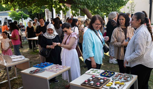 Kursiyerlerin elinden çıkan harikalar Bornova'yı renklendirdi!
