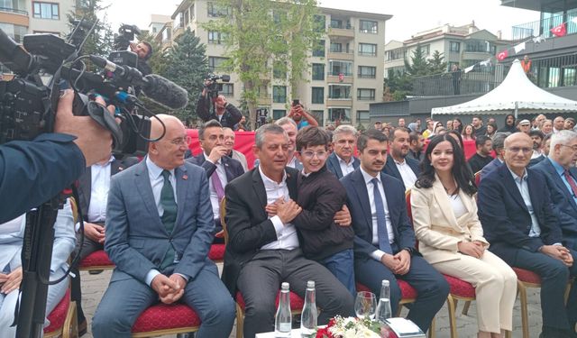 Çankaya'da gençlere hizmet için merkez açıldı: Özel'den mesaj seli