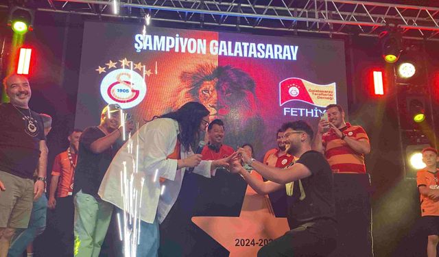 Şampiyonluk meydanında "Benimle evlenir misin?"