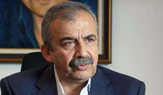 Sırrı Süreyya Önder'in son rol aldığı filmin vizyona girmeden vefat etmesi film ekibini yasa boğdu!