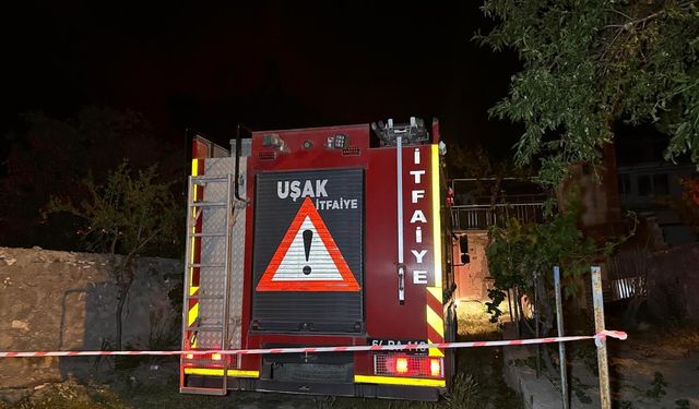 Uşak’ta köy yangını: 3 aile evsiz kaldı!