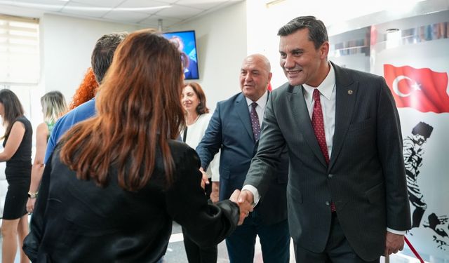 Başkan Zeyrek'ten duygusal bayramlaşma: "Sizinle bayramlaşmak, öz ailemden farksız!"