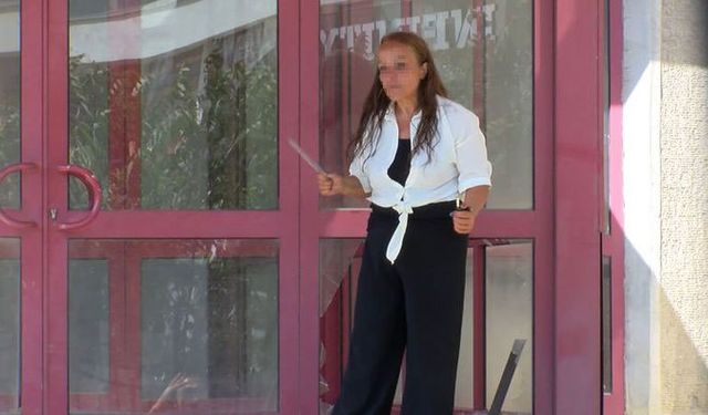 Parasını alamadığını iddia eden kadın eski iş yerinin önünde kendini yakmak istedi!