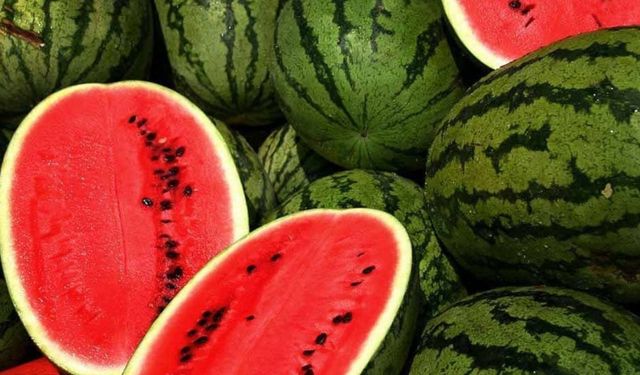 En tatlı ve kırmızı karpuzu seçmek için bu özelliğine bakın