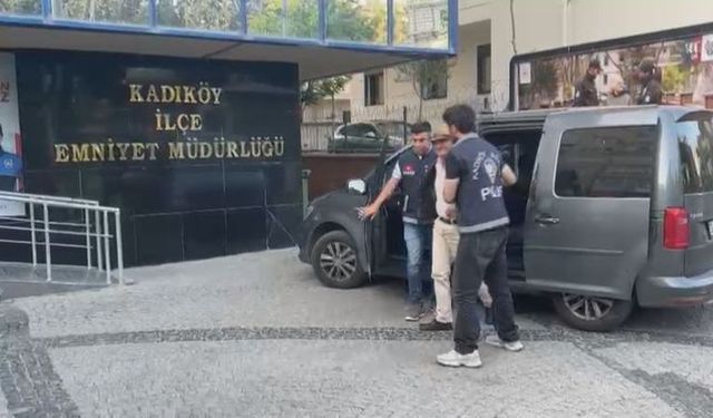 Kadıköy’de Koreli gezgine canlı yayında taciz! Şüpheli yakalandı