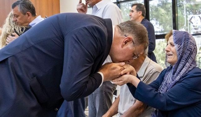 Taziyede uzun kuyruklar oluştu:  Tugay yalnız bırakmadı