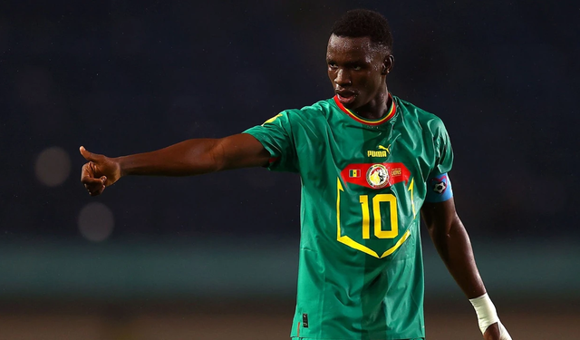 Fenerbahçe'nin Yeni Yıldızı İstanbul'da: 16 Yaşındaki Amara Diouf Kimdir, Hangi Mevkide Oynuyor?