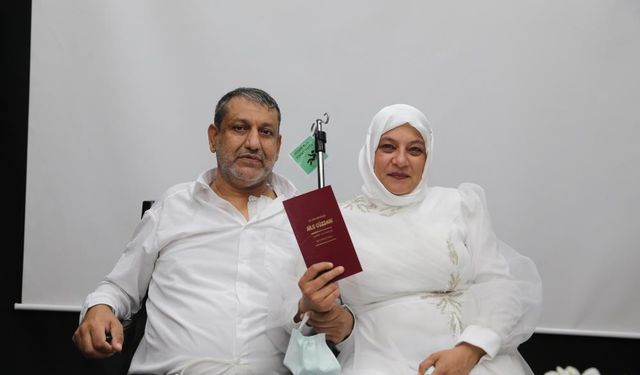 Engeller aşkla aşıldı: Hastanede nikah masasına oturdular!