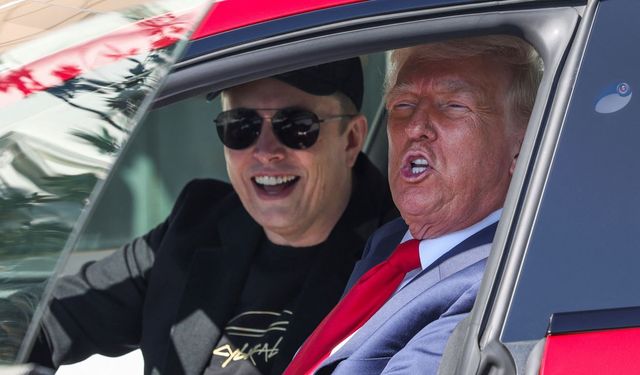 Trump, Tesla aracını satacak!