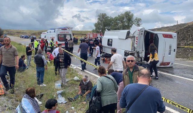 Taziye dönüşü feci kaza: 2 ölü, 27 yaralı!
