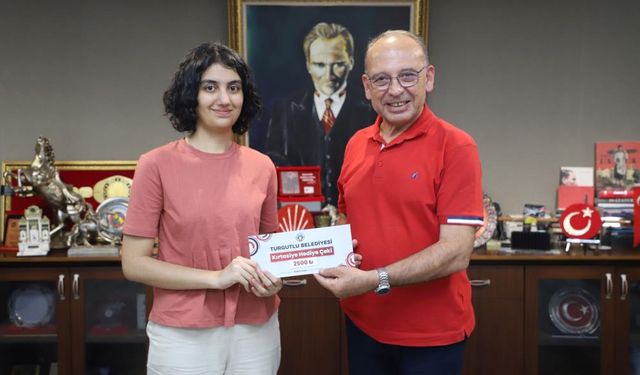 Başkan Akın, Türkiye dereceli öğrenciyi makamında kabul etti!