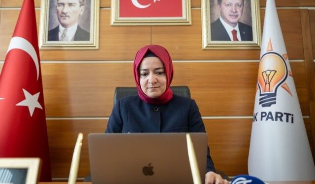 Geçmişin AK Parti İzmir il eski başkanı, bugünün Yeni Partilisi Ömür Kabak'tan ilginç soru: Fatma da Fatma mı ya?