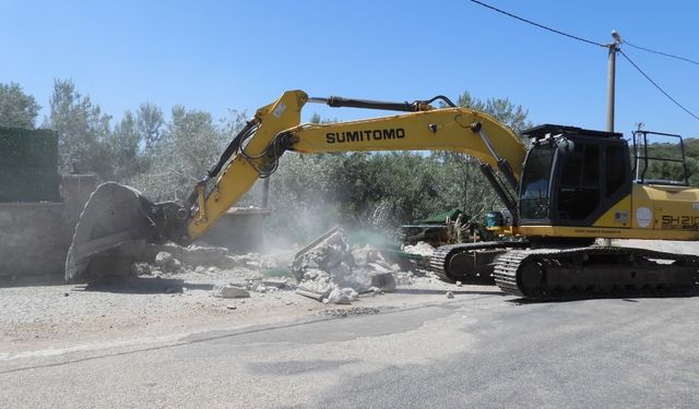 Çanakkale'de kaçak yapılara darbe: 21 yapı yıkıldı!