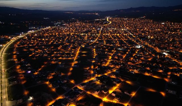 Eber Gölü kurudukça Bolvadin çöküyor: Zeminde 1 metrelik deformasyon tespit edildi