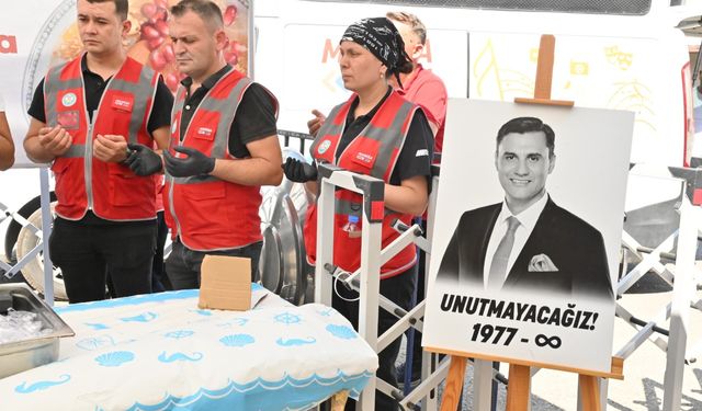 Paylaşım ruhu Manisa sokaklarında: Aşureler vatandaşlarla buluştu!