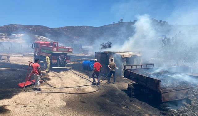 Ayvacık’ta yangın: 3 ahır, 2 traktör römorku kül oldu!