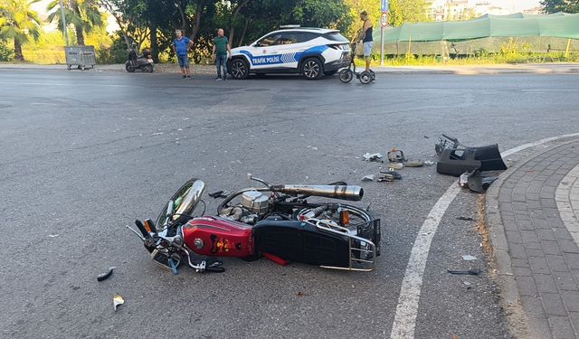 Manavgat’ta kaçak motosiklet kazası… 2 yaralı, sürücü kaçtı