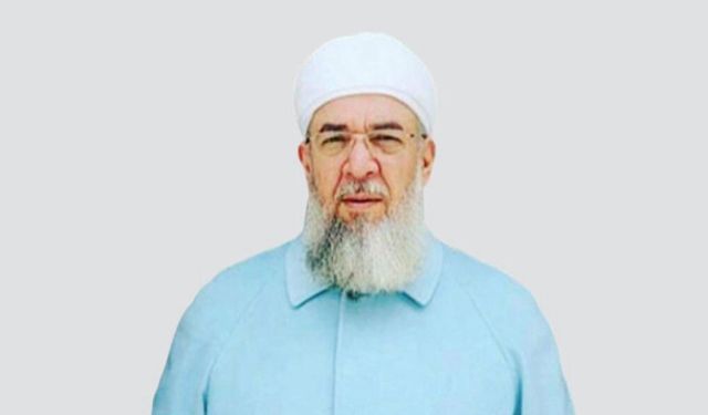 Menzil şeyhine öpücük yağmuru sosyal medyada gündem oldu