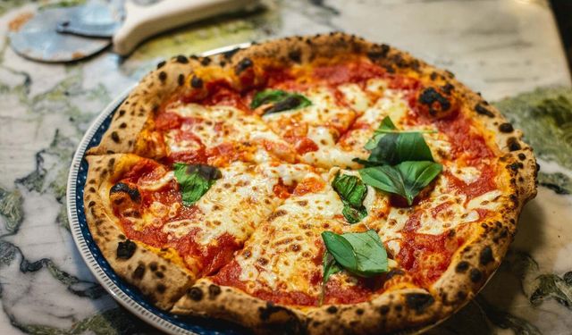 İtalyanların pizza sırrı ortaya çıktı: Hamura sadece bir kaşık ekleyin