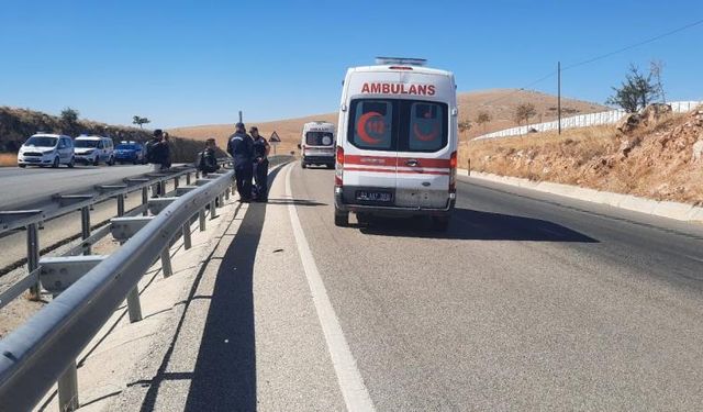 Afyonkarahisar’da motosiklet bariyerlere çarptı: Sürücü ağır yaralı!