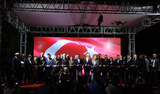 Özgür Özel, Uşak'ta açılışa katıldı