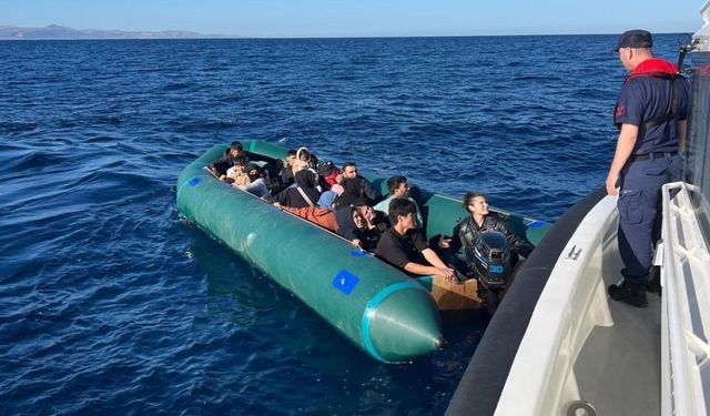 Çanakkale Ayvacık açıklarında 24 kaçak göçmen yakalandı