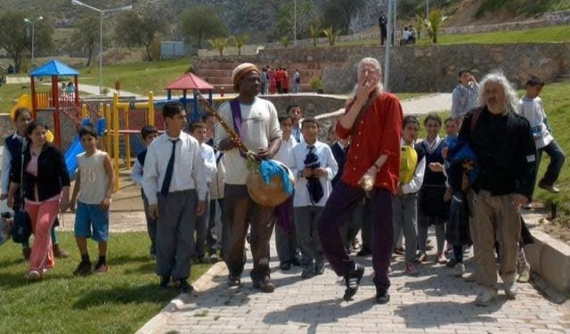 Sessizliğin ezgisi, barışın çığlığı: Rene Kres’in sonsuz yolculuğu Karaburun'dan yankılandı