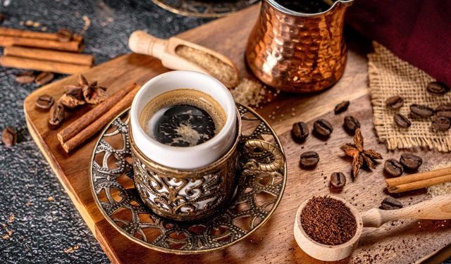 Kahve severlere kritik uyarı: Fincanın yanına koyduğunuz bu yiyecekler sorun çıkarıyor