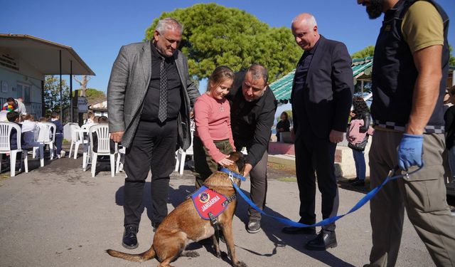 Çocuklar hayvan dostlarıyla farkındalık yarattı