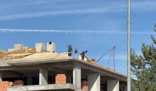 Afyonkarahisar’da işçiler metrelerce yüksekte ölümle burun buruna!