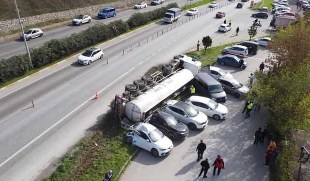Balıkesir’de korkunç kaza: Tankeri park halindeki 7 aracı ezdi!