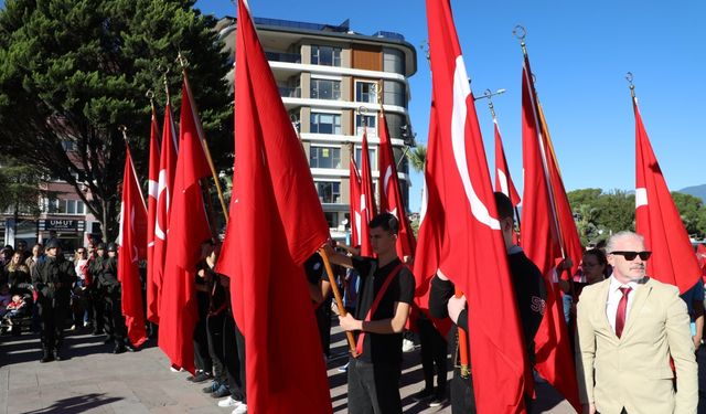 Edremit, 29 Ekim’i resmi törenlerle kutladı