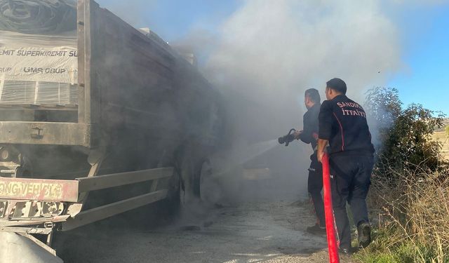 Tırın dorsesi alev aldı