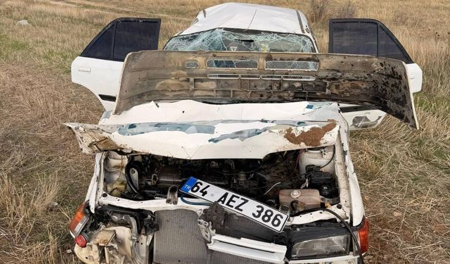 Uşak’ta direksiyon hâkimiyetini kaybetti, araç tarlaya düştü