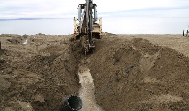 Edremit’te yağış nöbeti: Belediye ekipleri 7/24 görevde