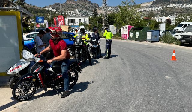 Abartı egzozlu motosiklet jandarmaya takıldı: 28 bin 937 lira ceza